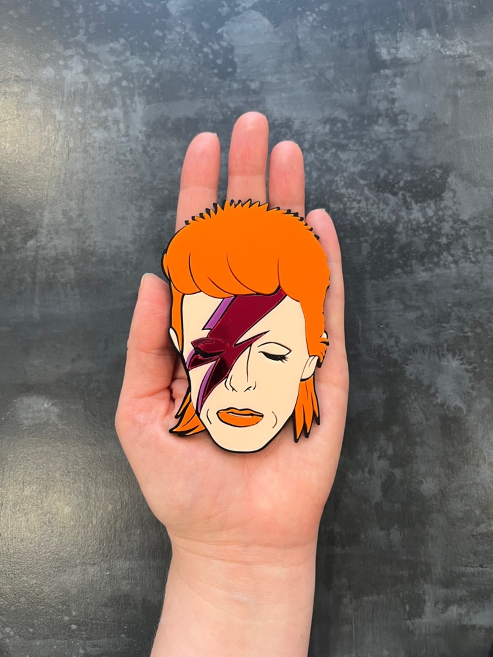 Yazbukey David Bowie "Ziggy Stardust" Brooch. - Picture 5 of 6
